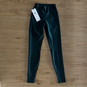 Alo Yoga High-Waist Airlift Legging in Midnight Green size XS- worn once